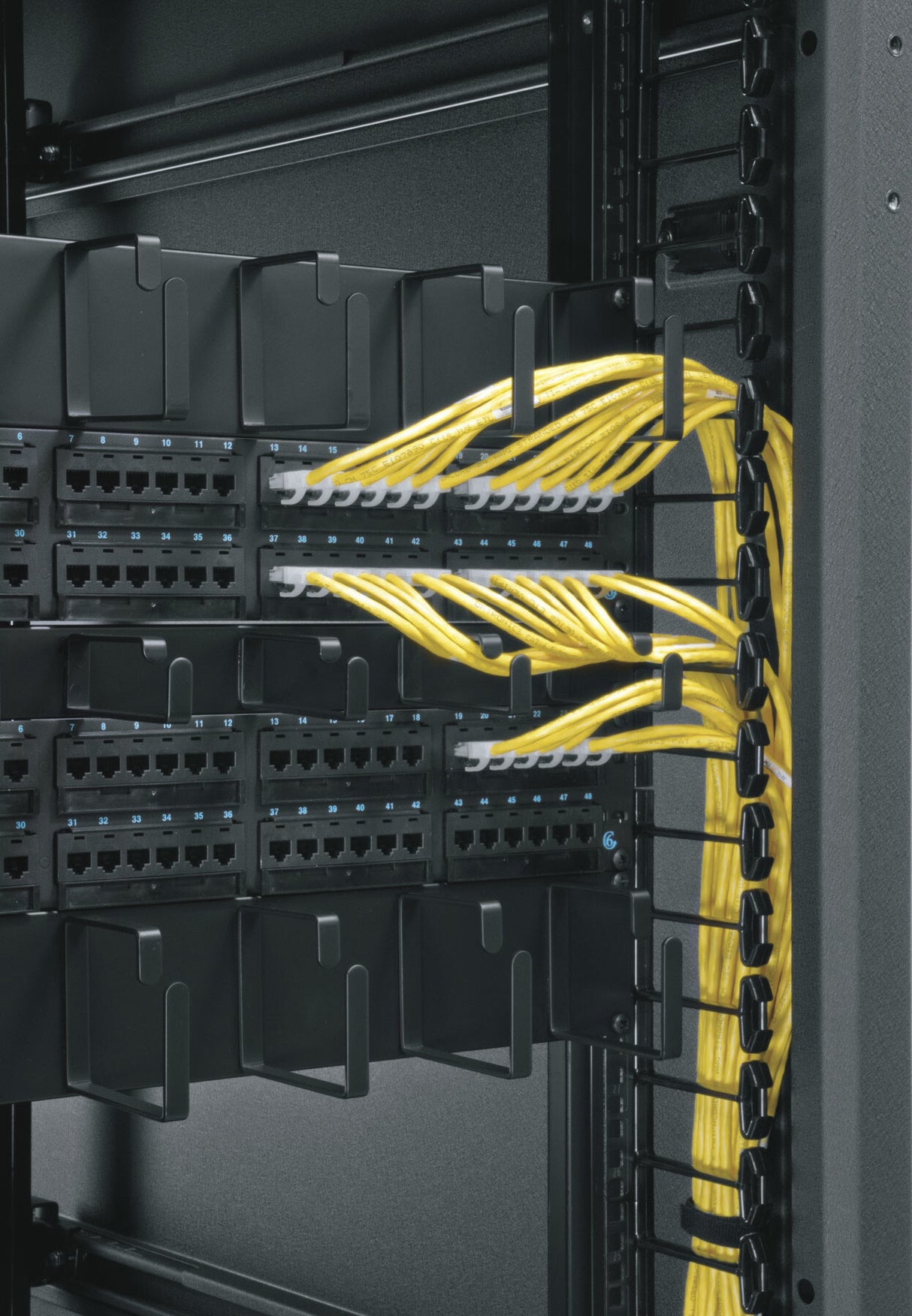 Middle Atlantic Products 24 RU Vertical Cable Fingers