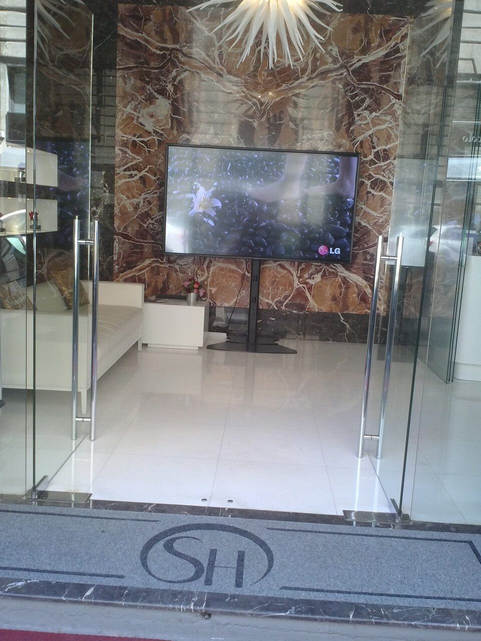 Chief PF1UB monitor mount / stand 190.5 cm (75") Floor Black