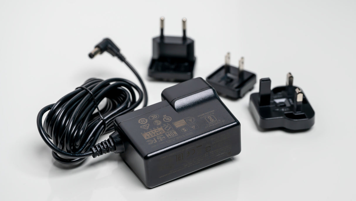 Humly HUM1006 power adapter/inverter Indoor 24 W Black
