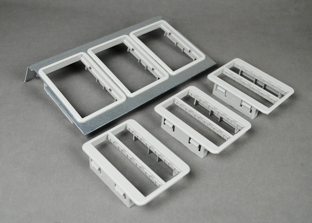 WIREMOLD C8005P-3RT wall plate/switch cover White